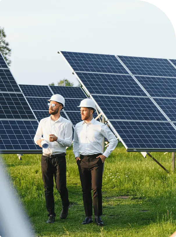 inspeccionando-paneles-solares